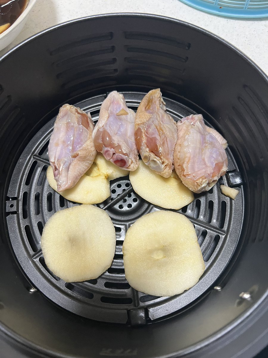 Ken11413's tweet image. ลองทำตามดู สรุปไหม้555555 ใครทำตามเพิ่มน้ำผึ้งนิดลดซีอิ๊วหน่อยละไฟ160พอ อันนี้กลิ่นซีอิ๊วหนักไปหน่อย #เสวยกับสิริเคน #howtocook #Foodie #food