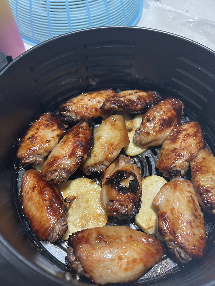 Ken11413's tweet image. ลองทำตามดู สรุปไหม้555555 ใครทำตามเพิ่มน้ำผึ้งนิดลดซีอิ๊วหน่อยละไฟ160พอ อันนี้กลิ่นซีอิ๊วหนักไปหน่อย #เสวยกับสิริเคน #howtocook #Foodie #food