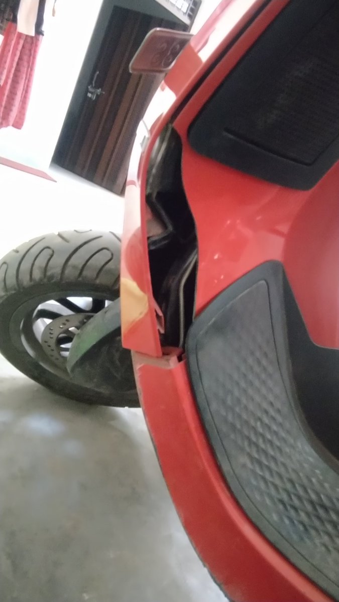 Anoopkshakya1's tweet image. @bhash @OlaElectric 

Scooter is running as usual. Only front mudguard and panels are damages (some part) 

They are charging Rs. 4700 for pickup.
what&apos;s this 😡😡