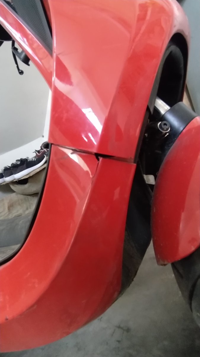 Anoopkshakya1's tweet image. @bhash @OlaElectric 

Scooter is running as usual. Only front mudguard and panels are damages (some part) 

They are charging Rs. 4700 for pickup.
what&apos;s this 😡😡