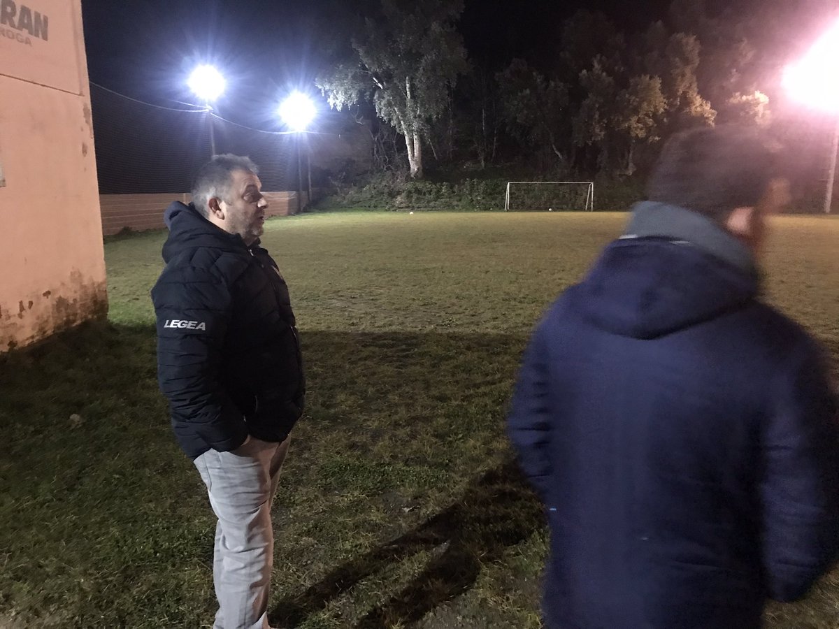 QuirogaFC's tweet photo. No adestramento de onte contamos coa visita do noso ex-adestrador Ruboi @ruboi_17 , actualmente no corpo ténico do @CDBarco , co cal estivemos compartindo unha amena e distendida charla.
#SentimentoVerde 💚
#VolvemosACasa https://t.co/JTfUPfkdkU