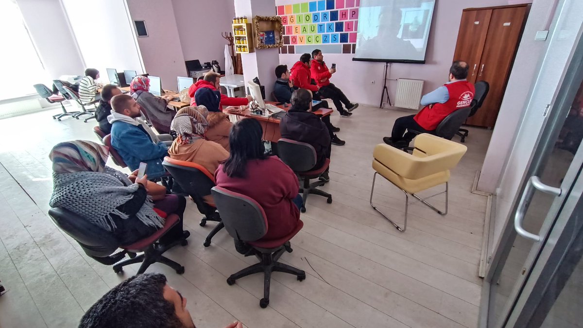 Depremden etkilenen vatandaşlarımıza yönelik,
"Yaklaşım ve Davranışlarımız" konulu online seminerimize katılımlarından dolayı, Psikolojik Danışman <a href="/76Akgn/">Abdurrahman Akgün</a> hocamıza teşekkür ederiz.