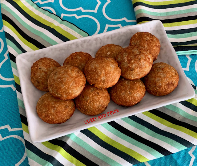 Somasray's tweet photo. #banana #fritters #lessoil KOLAR BORA IN APPE PAN https://t.co/LZOmvKmXIr https://t.co/u9QxBe9xQR