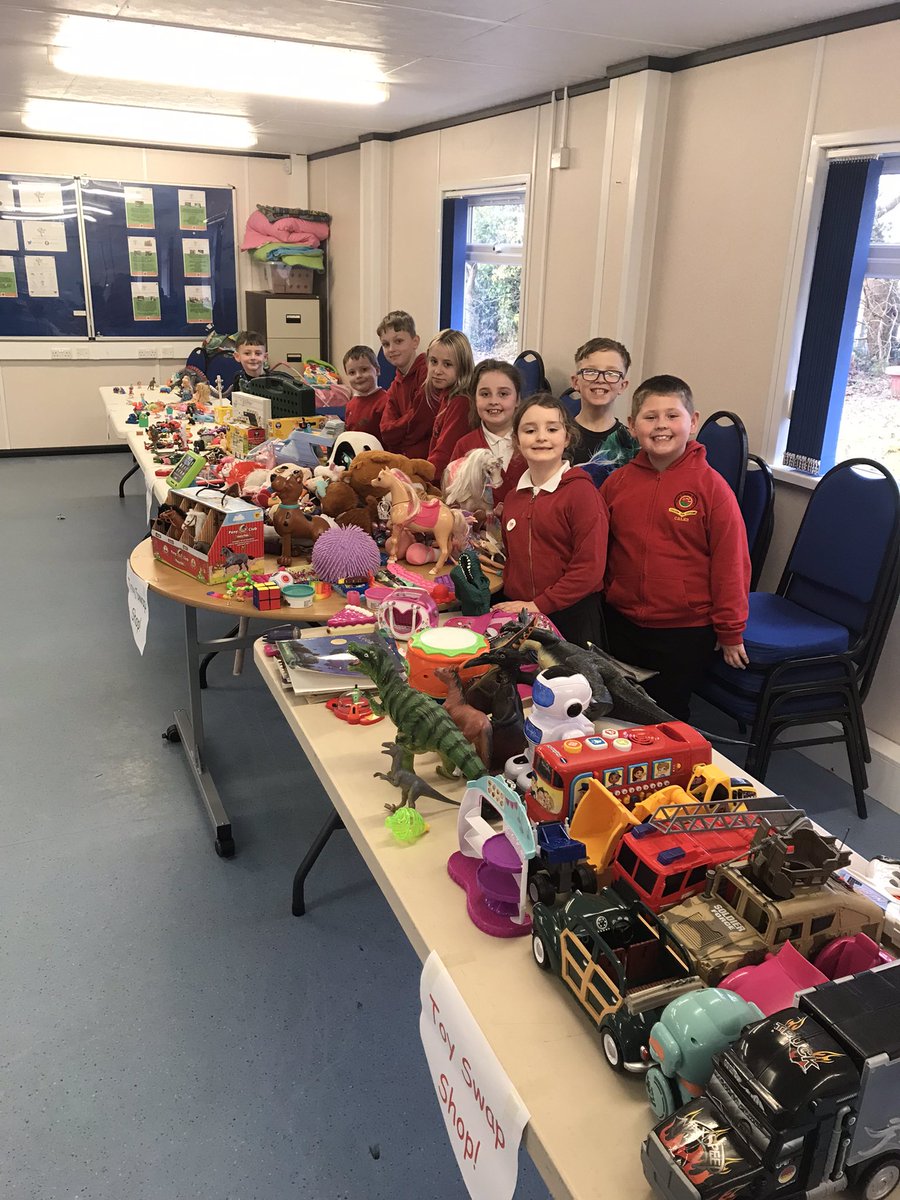 CraigfelenP's tweet photo. ECO Squad have set up ready for our uniform and toy shop @CwtchCraigfelen ! Open from 3pm to all families #cfpeco #cfpcomm https://t.co/ez9NgAJ4bY