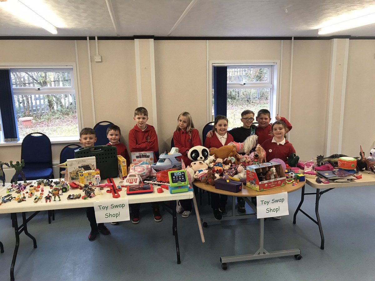 CraigfelenP's tweet photo. ECO Squad have set up ready for our uniform and toy shop @CwtchCraigfelen ! Open from 3pm to all families #cfpeco #cfpcomm https://t.co/ez9NgAJ4bY