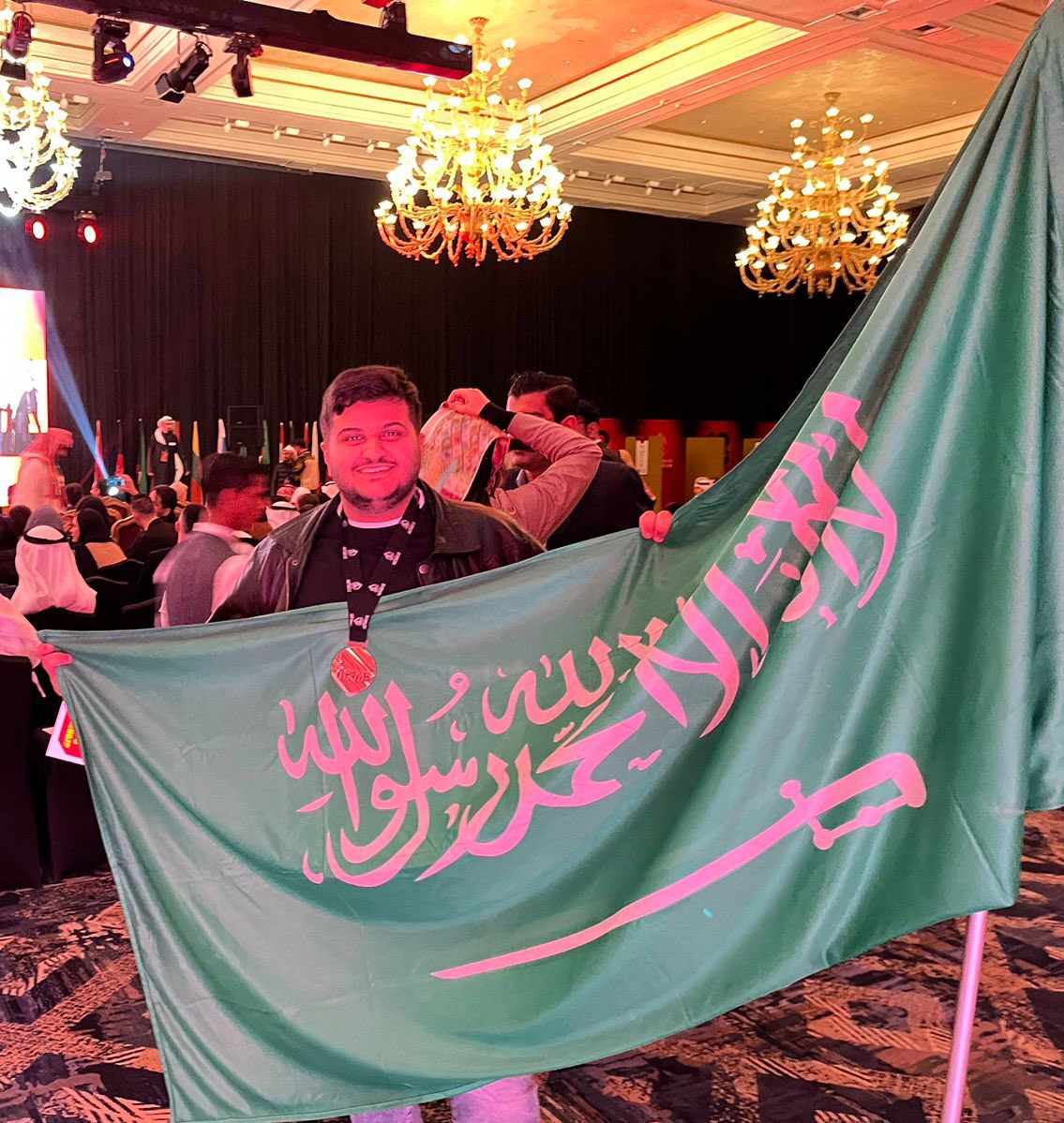 atefalghamdi's tweet photo. بفضل الله حصل اختراعي على الميدالية البرونزية اثناء مشاركتي في المعرض الدولي للاختراعات في الشرق الاوسط ثاني اكبر معرض للاختراعات https://t.co/srj99zaWaY