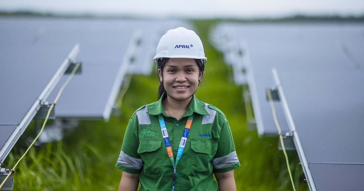 APRILpulp's tweet photo. Meet Mutiara, who has been working in power side department for the past 6 years. She also helped set up APRIL’s solar power plant, which already provides 11 megawatts of renewable energy capacity, and will eventually expand to 25 megawatts by 2023. 

#APRIL2030 https://t.co/X0v2dxXxkH