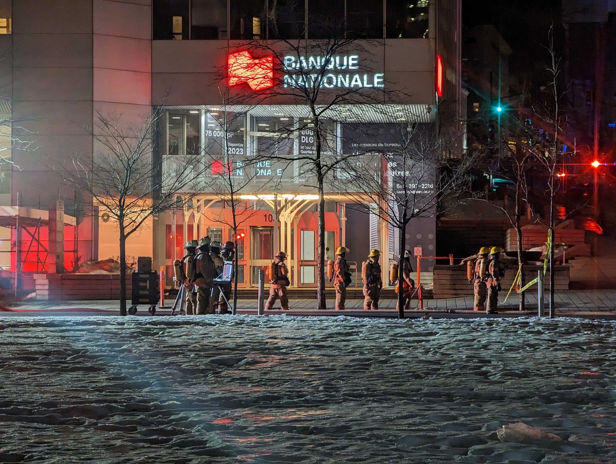 qix_montreal's tweet photo. A big fibre cut is ongoing in downtown Montreal (Viger/Beaver Hall) since 03:00. Possibly an electrical fire in a manhole.

We lost redundancy at two of our sites, but we’re still 100% up!

Courage to our affected members and partners, this will probably be a long fix! https://t.co/4msPIsYhnb