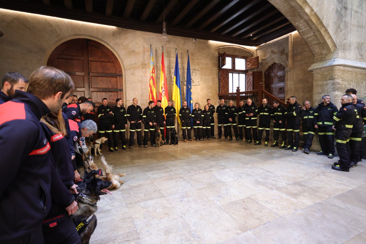 generalitat's tweet photo. 🚨👩‍🚒 @ximopuig rep els bombers i bomberes que han participat a Turquia 🇹🇷 en els treballs de rescat després del terratrémol 🏚 

📍 Assisteix la consellera de @GVAjusticia, @gabrielabravo_s https://t.co/E9FXMTBNZc