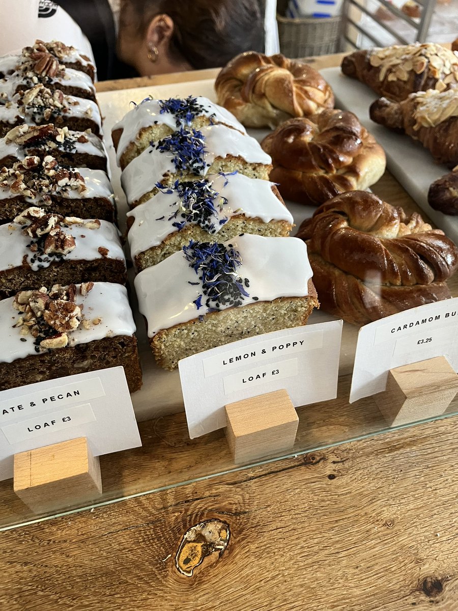 Nice start to the long weekend in Dunkeld having a coffee ☕️ and croissant 🥐 in <a href="/aranbakery/">ARAN Bakery</a>. Always an amazing aesthetic! #bakery #croissant #productplacement #foodtech #teacherlife