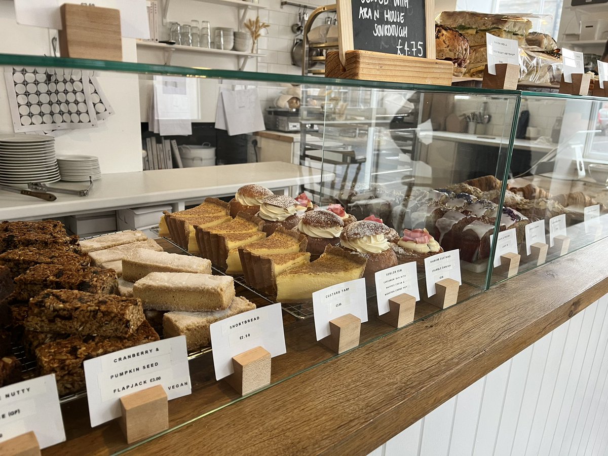MissStewartHE's tweet photo. Nice start to the long weekend in Dunkeld having a coffee ☕️ and croissant 🥐 in @aranbakery. Always an amazing aesthetic! #bakery #croissant #productplacement #foodtech #teacherlife https://t.co/JXXMDUv70w
