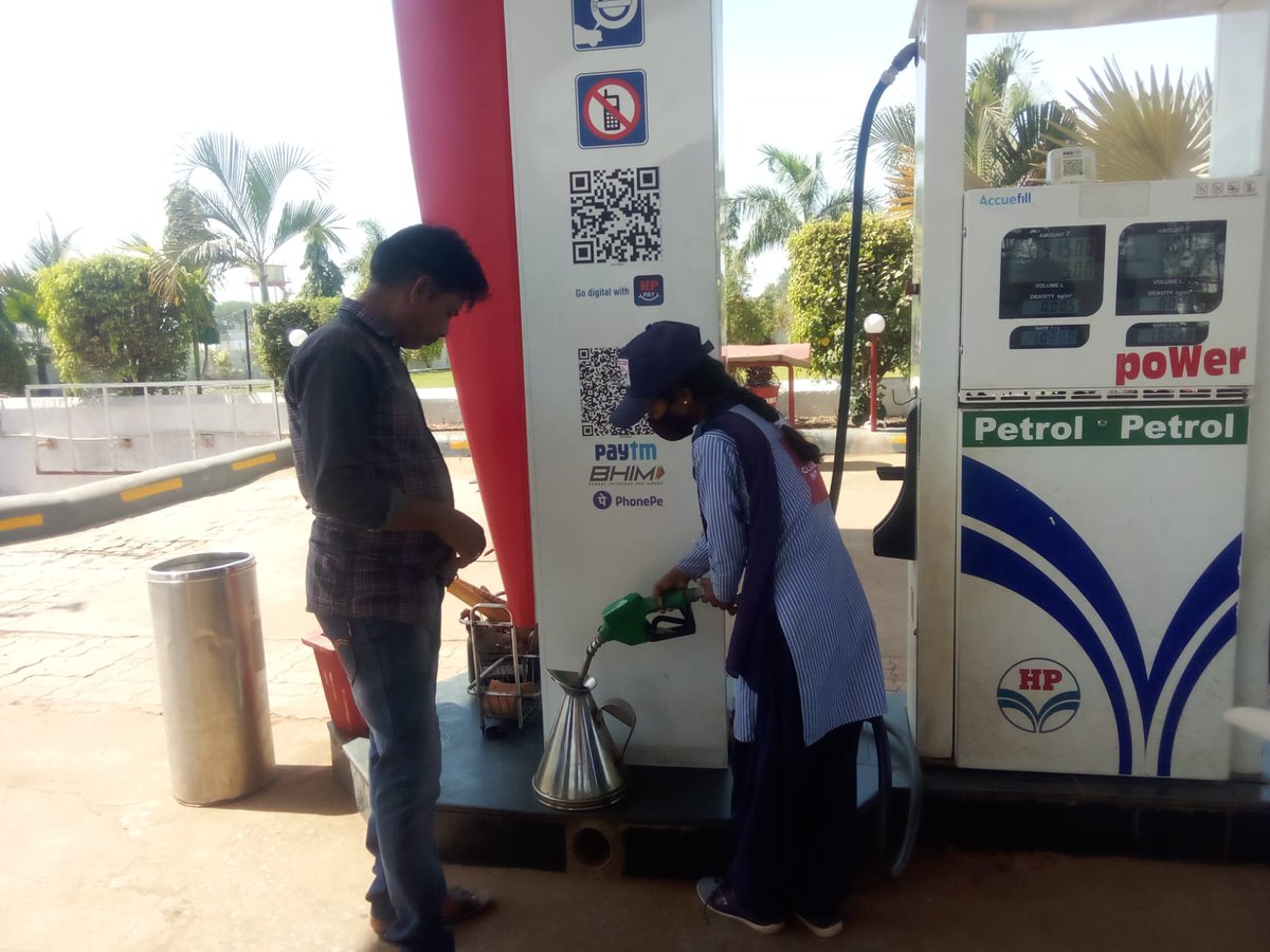 nimishpsingh's tweet photo. HP HAI JAHAN BHAROSA HAI WAHAN
#RaipurIISalesAreaHPCL #TrustBuilding #Wevaluecustomer #Instantreward #trust #happiness #deliveringsmile
@hpcl_retail
@iammohitdhawan
@Rg03Goel
 @EvergreenNitin 
#Chhattisgarh https://t.co/1v1wxRIVCT