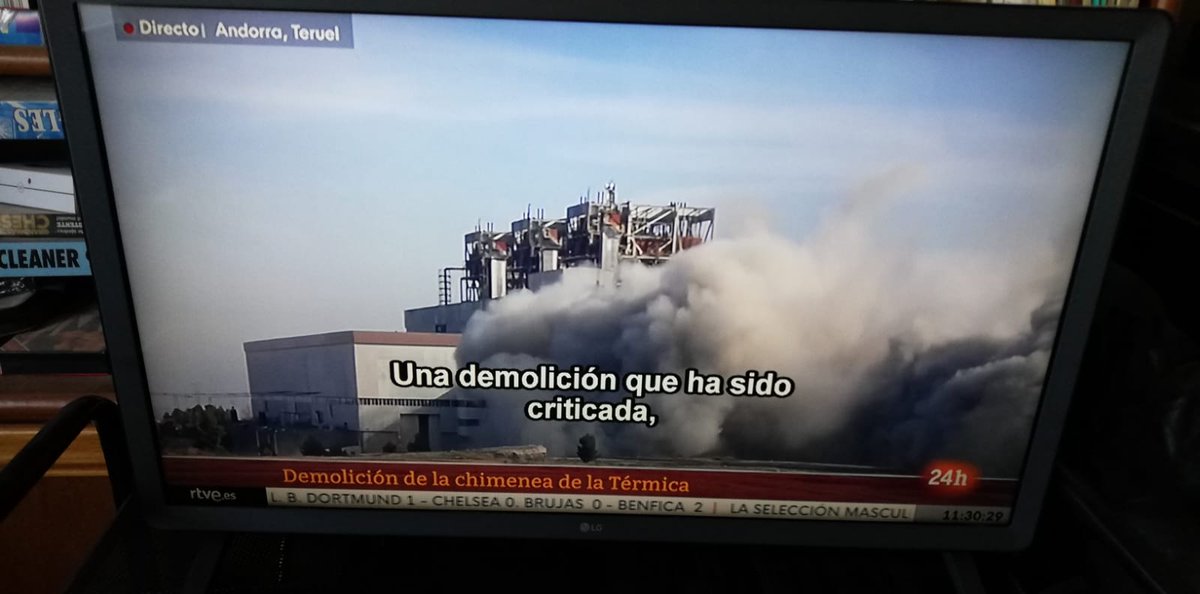 apudepa's tweet photo. Ya la han tirado sí, a las 11h.46' de hoy día 16 de febrero de 2023, a conmemorar como un DÍA NEFASTO porque el derribo de la chimenea de Andorra, y antes las torres de refrigeración, demuestra la falta de cultura, lo cerriles que son nuestros dirigentes y grupos de poder💔 https://t.co/bjSQEbwjVh