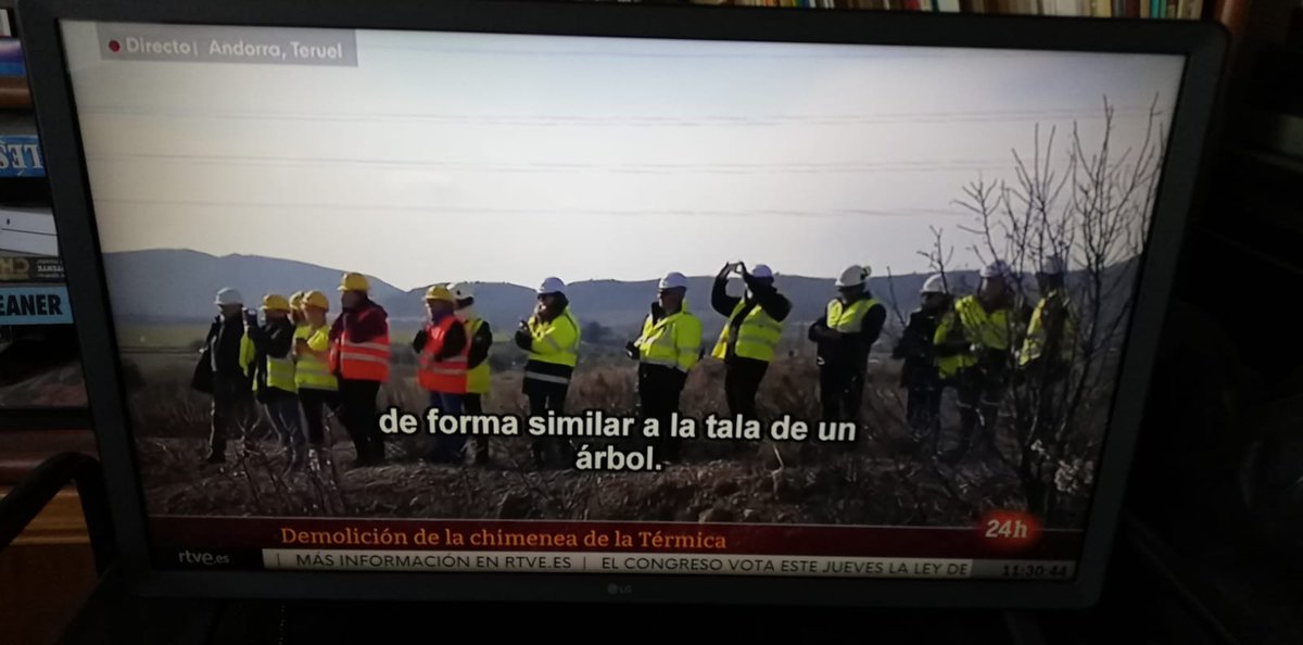 apudepa's tweet photo. Ya la han tirado sí, a las 11h.46' de hoy día 16 de febrero de 2023, a conmemorar como un DÍA NEFASTO porque el derribo de la chimenea de Andorra, y antes las torres de refrigeración, demuestra la falta de cultura, lo cerriles que son nuestros dirigentes y grupos de poder💔 https://t.co/bjSQEbwjVh