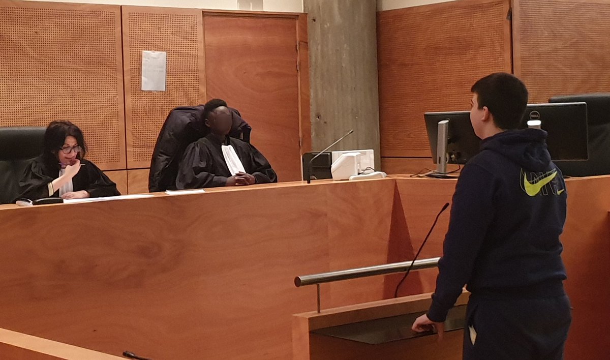 BrincourtH's tweet photo. Et voilà le résultat ! Procès reconstitué au tribunal de @VilleNanterre. Des élèves de 4e du @ClgRepublique qui s expriment avec aisance, argumentant, connaissant les rôles, les métiers de la justice. Bel apprentissage de la Citoyenneté. Bravo! https://t.co/yQkIfHkpRc