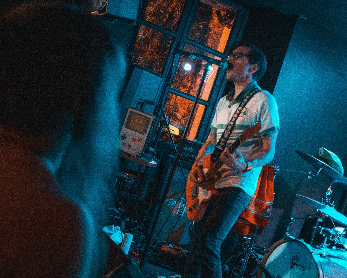 Samedi soir : on retourne jouer au Poum Poum Tchak (#Nantes - 18 février) !
Photos par Regine Cadillac 📸🤩
#poppunk #punkrock #geek