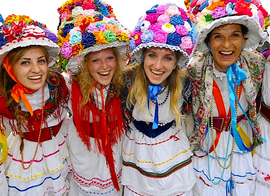PLocoFVGEventi's tweet photo. Pust della Val Resia, tra vestiti colorati, musiche tipiche, sapori e il Babaz
Info >> https://t.co/FOkQYyycx1

#prolocofvg #carnevale @UNPLI https://t.co/yYysBAsC9F