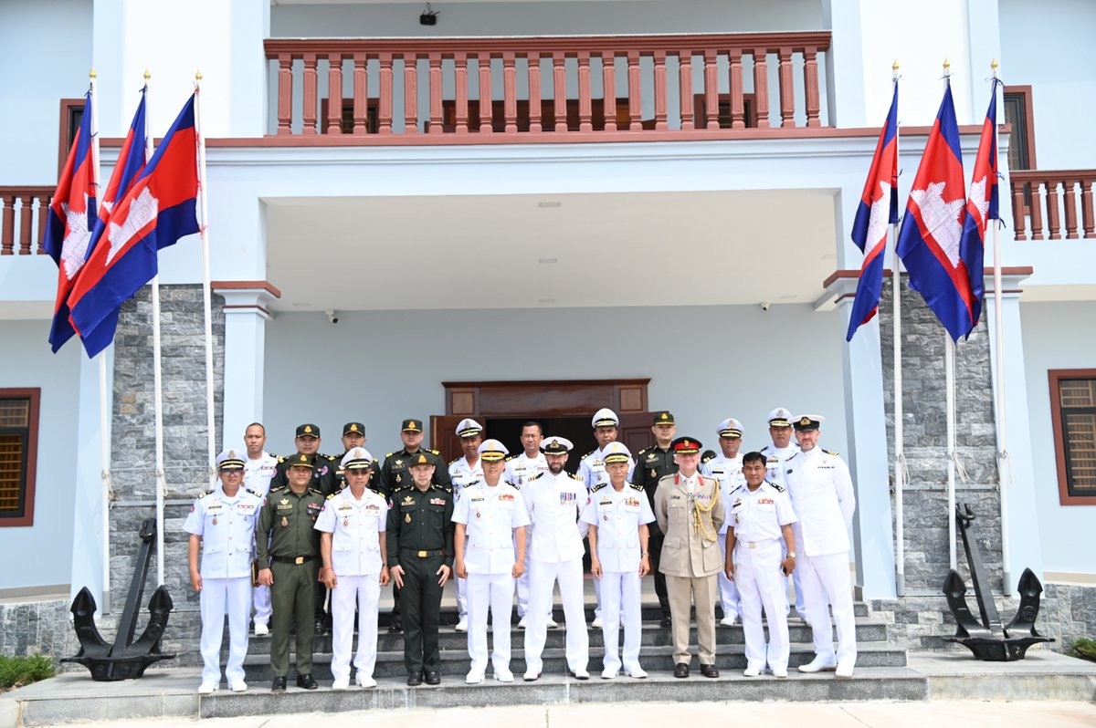 ukincambodia's tweet photo. [2/2] Vice Admiral Ouk welcomed the first UK ship to Cambodia in 65 years as a new chapter in defence cooperation. Commander Michael Proudman thanked Cambodia for its friendly welcome and hospitality and agreed to explore more collaboration in the future. 🇬🇧🇰🇭

#UKKH70 https://t.co/YF0KNzonRz