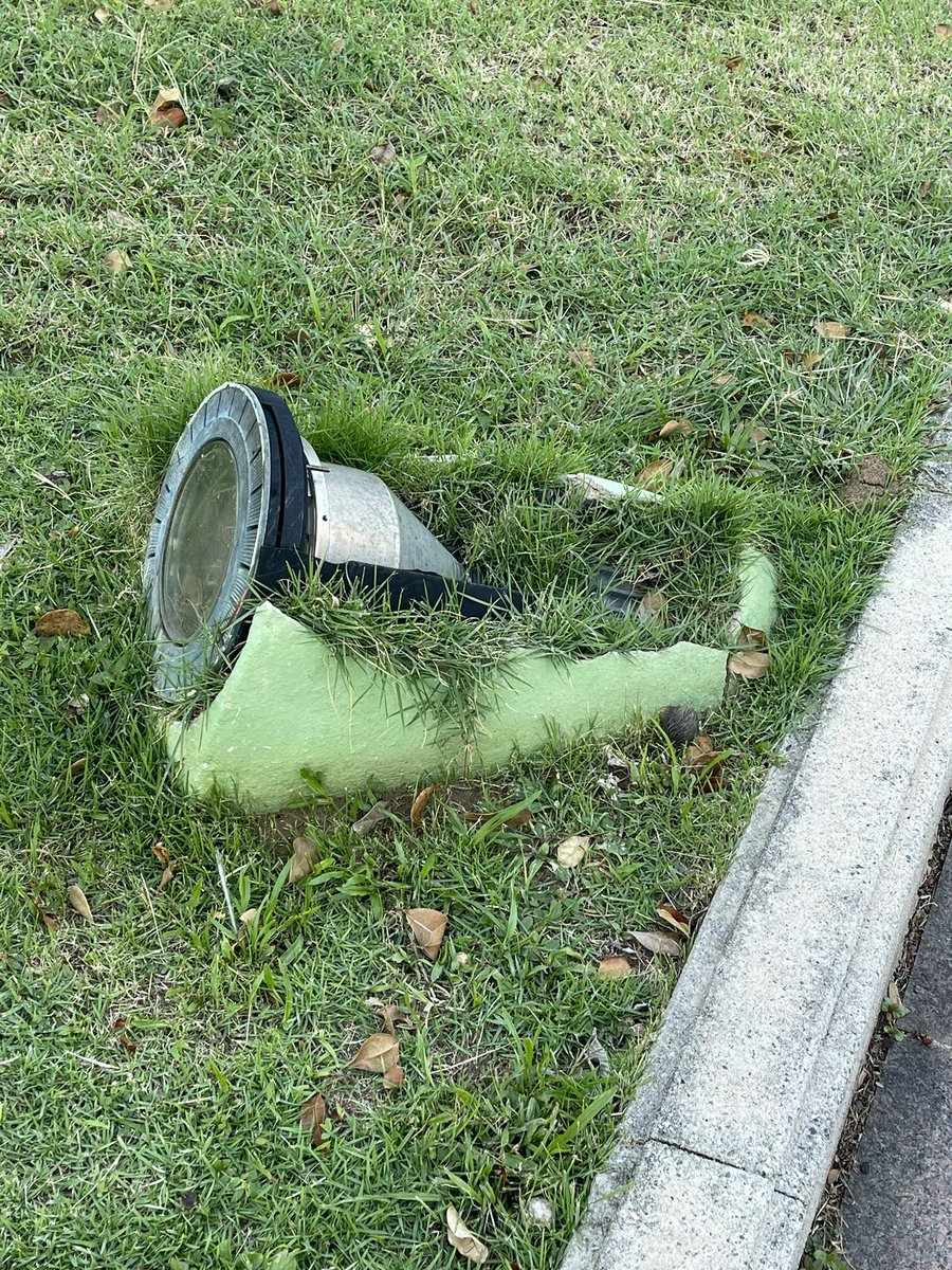 sajoruiz's tweet photo. El parque Muñoz Rivera, pulmón del islote de Puerta de Tierra, anda muy mal, sin baños para las familias que lo visitan y empeorando, sin personal, materiales ni mano de obra. 
Las riendas recaen en la agencia a cargo que deben plantear una solución a la ciudadanía. @DRNAGPR https://t.co/v3LpLjCNg0