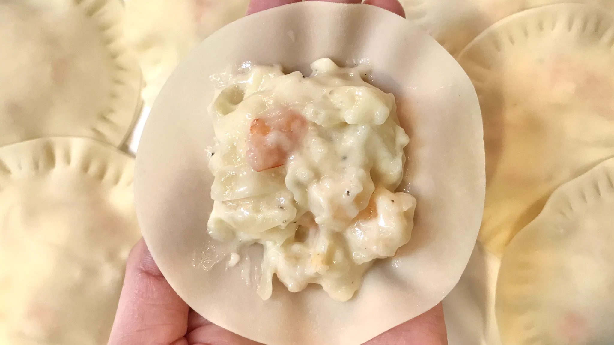 思わず声が出る程おいしい！片手で食べられるグラタン！
