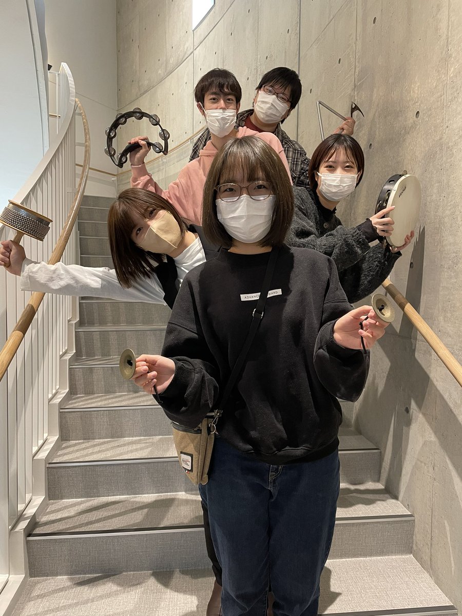 bb_obog43's tweet photo. 演奏会まで、あと2日！
パーカッションパートです🥁
今回の演奏会では、3年前共に活動した43〜45期の７名で演奏します。
メンバーそれぞれの個性や良さを生かし、バンド全体をより華やかにしていきます！
特別な想いを込めて皆様に演奏をお届けします。 https://t.co/nzPkstnkJy