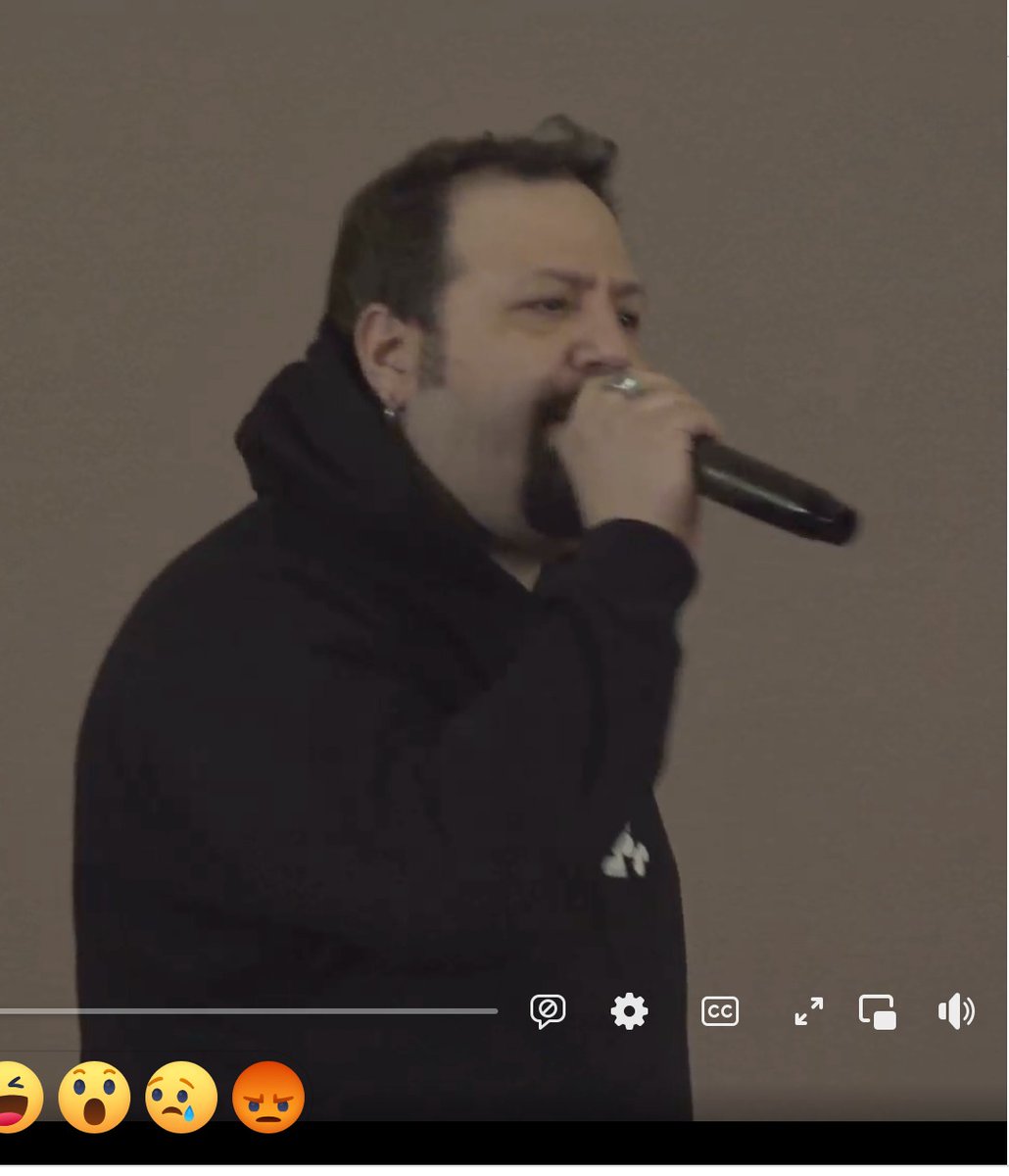 "L'assessore con la felpa con il cappuccio" 
<a href="/lucablasi_/">Luca Blasi</a> 🥰