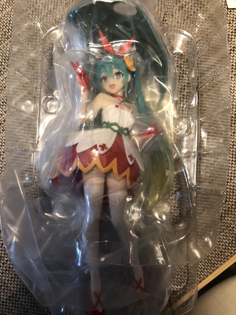 めちゃ出来が良くてかわええと聞いてた初音ミクさんの親指姫フィギュア、めちゃ安かったから買ったんだけど、プライズですよね?ってくらいめちゃかわいい❤️😍 