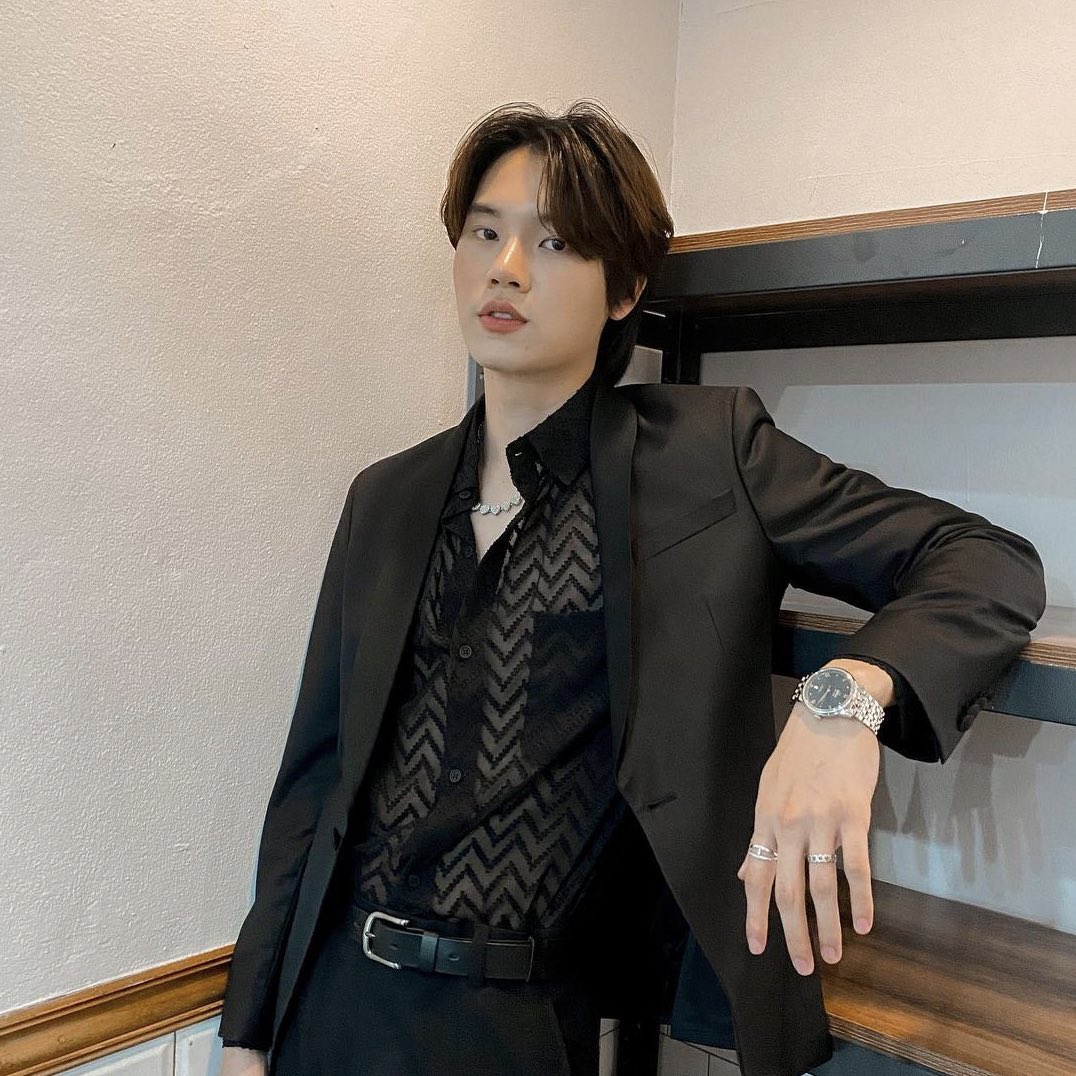 nicetxx45's tweet photo. ตอนอยู่คนเดียว                ตอนอยู่กับเธอขา https://t.co/5jJg9UGiLi