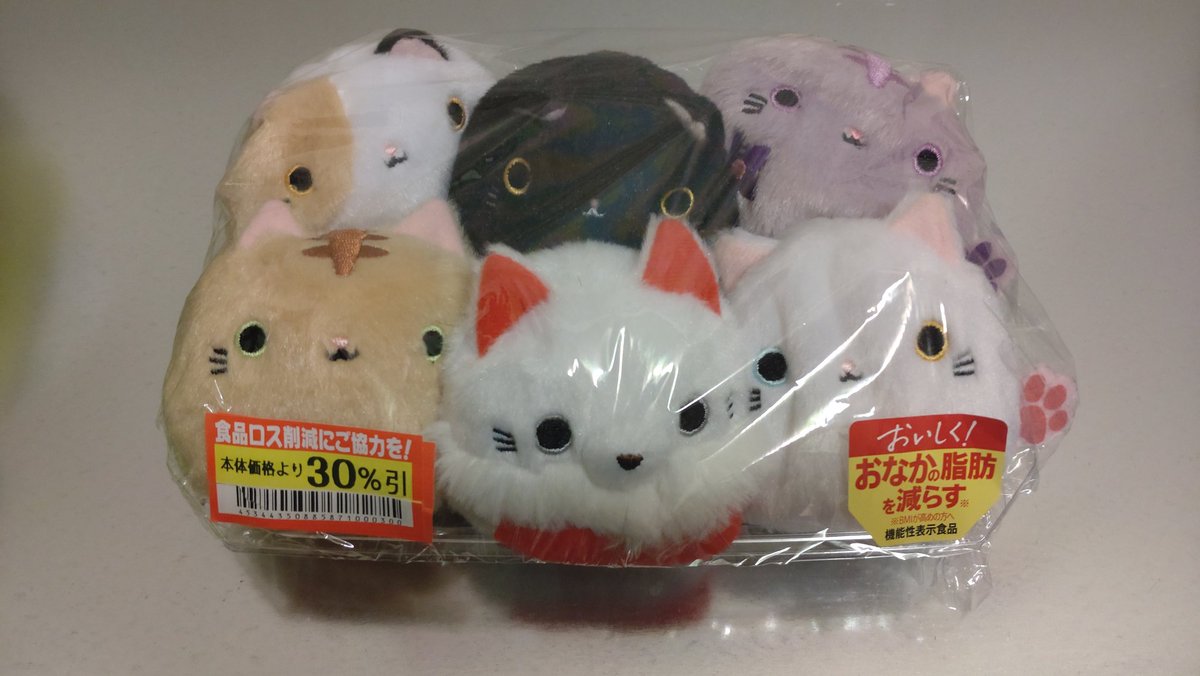 nekosui_lv99's tweet photo. お気に入りがホコリをかぶることなく飾る方法は無いだろうか…

キタキタキター！！
我ながらナイスディスプレイ😼
#猫好きさんと繋がりたい #猫のいる暮らし #猫のいるしあわせ #猫 https://t.co/Xf5OgCrc4F