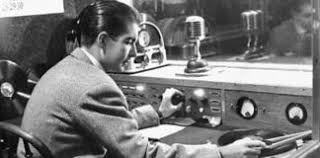 VTVcanal8's tweet photo. #JuevesDeRecuerdos💬| El #13Feb es el Día Mundial de la Radio 🎙️ entonces, las ondas de la primera emisora radial acariciaban a la audiencia caraqueña con la mágica señal en amplitud modulada.

¿Recuerdas el nombre y año que salió al aire? 🤔 Coméntanos ⬇️

#CarnavalesFelices2023 https://t.co/x8d5rjXNU6