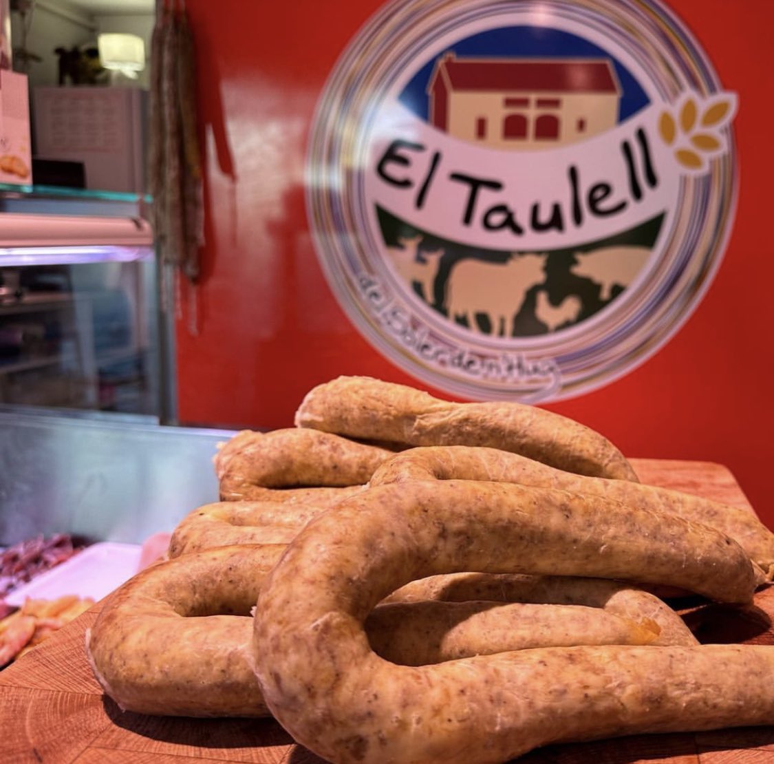 BotiguersPrats's tweet photo. 🎼 El dijous llarder botifarra, botifarra, el dijous llarder botifarra menjaré…

A Catalunya és tradició menjar botifarra d'ou, truita i coca de greixons el primer dia de les festes de carnestoltes. 

I tu, com en dius greixons o  llardons❓ https://t.co/AAbHGOKp3H