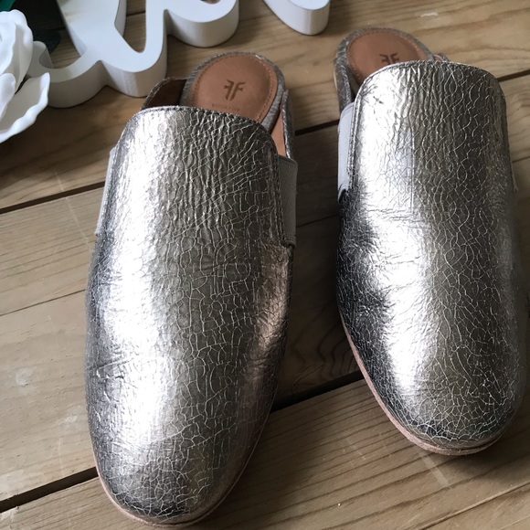 EdwardsBlogging's tweet photo. So good I had to share! Check out all the items I'm loving on @Poshmarkapp #poshmark #fashion #style #shopmycloset #hunterfortarget #shein #frye: https://t.co/wtgWY2pVKw https://t.co/0yuFadARTS
