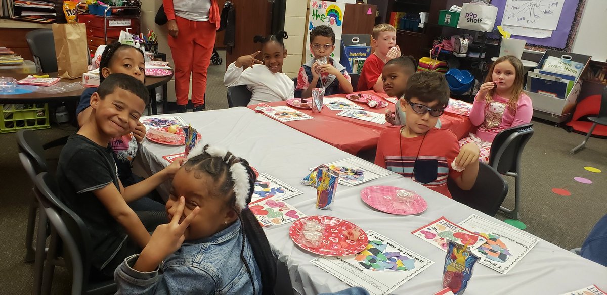 MsRoss_LSE's tweet photo. #ThrowbackThursday
We had a great time celebrating "Love Day" at our Friendship party.
You could literally feel the love across the entire school and the kids were all so beautiful and festive in their pink, red and white. #ValentinesDay #FriendshipParty #FabulousFirsties https://t.co/nhsLg91Z3w