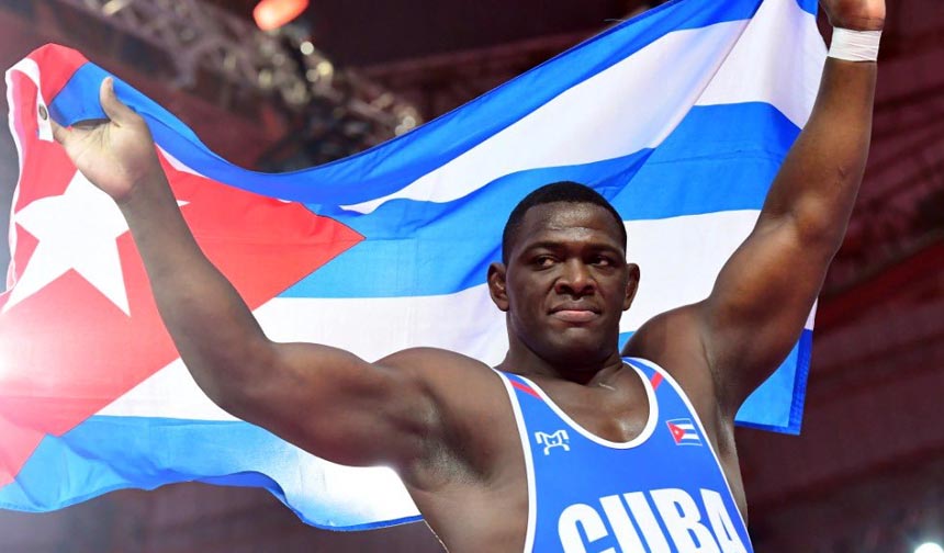 Él se ganó llevar la bandera en las grandes competencias. También se ha ganado ser nominado a diputado: es un orgullo de #Cuba. Con patriotas así, #MejorEsPosible. ¡Felicidades!