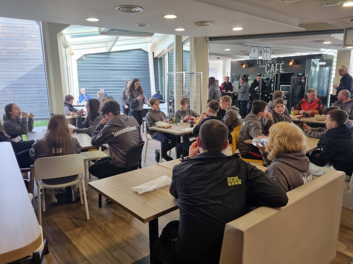 Aux Aires Saint Léger: Pit-stop for lunch. Big shout out to the bravest first few to speak French! Bravo!
#BrechinParis23 
<a href="/BrechinLanguage/">@BrechinLanguages</a> @BrechinEnglish <a href="/BrechinHigh1/">Brechin High School</a>