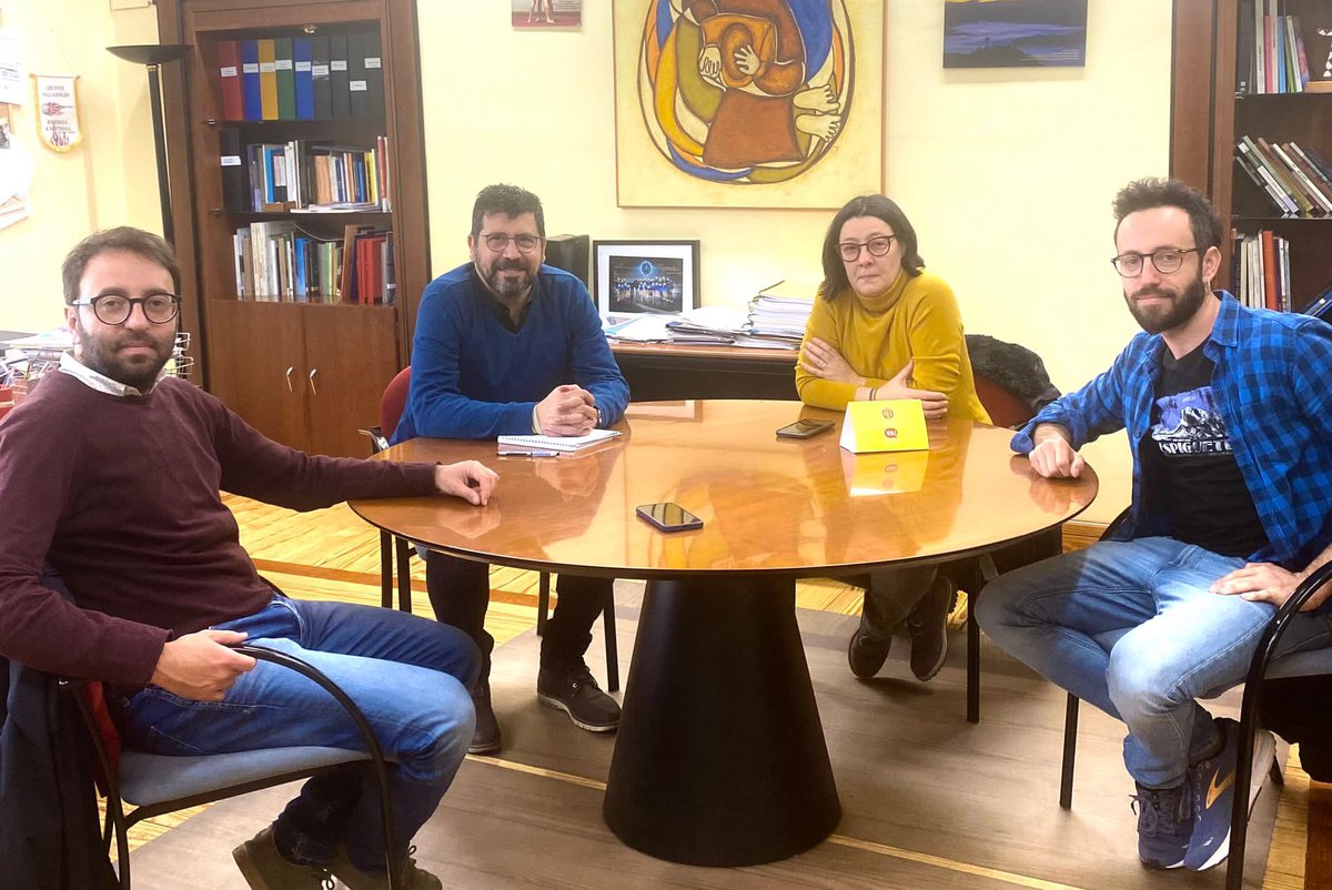 AyuntamientoVLL's tweet photo. El concejal @alberbustos se reúne con @fintras para profundizar en los proyectos que se están desarrollando alrededor del deporte y la salud mental y para promover nuevas acciones en el marco de esta colaboración. https://t.co/zLFS6kG57A