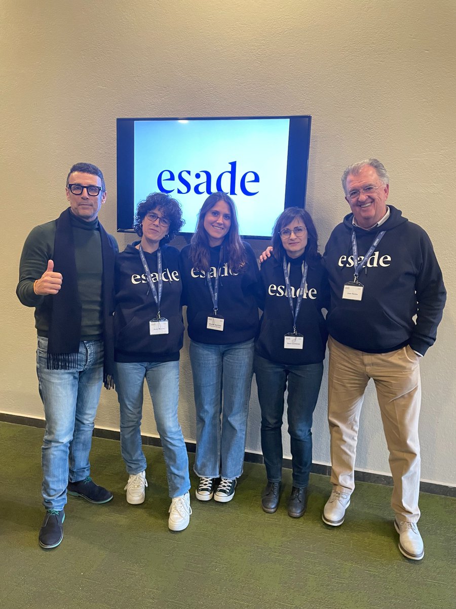 EsadeExecEd's tweet photo. Los participantes de los #EsadeExecMasters: EMDB, EMIBA y EMMV iniciaron este fin de semana la asignatura "Leading Self". Una jornada en la que profundizaron en el conocimiento personal, elaboraron e implementaron un Plan de Acción y conocieron los ppios. de liderazgo InsideOut💪 https://t.co/caYJYM9HgZ