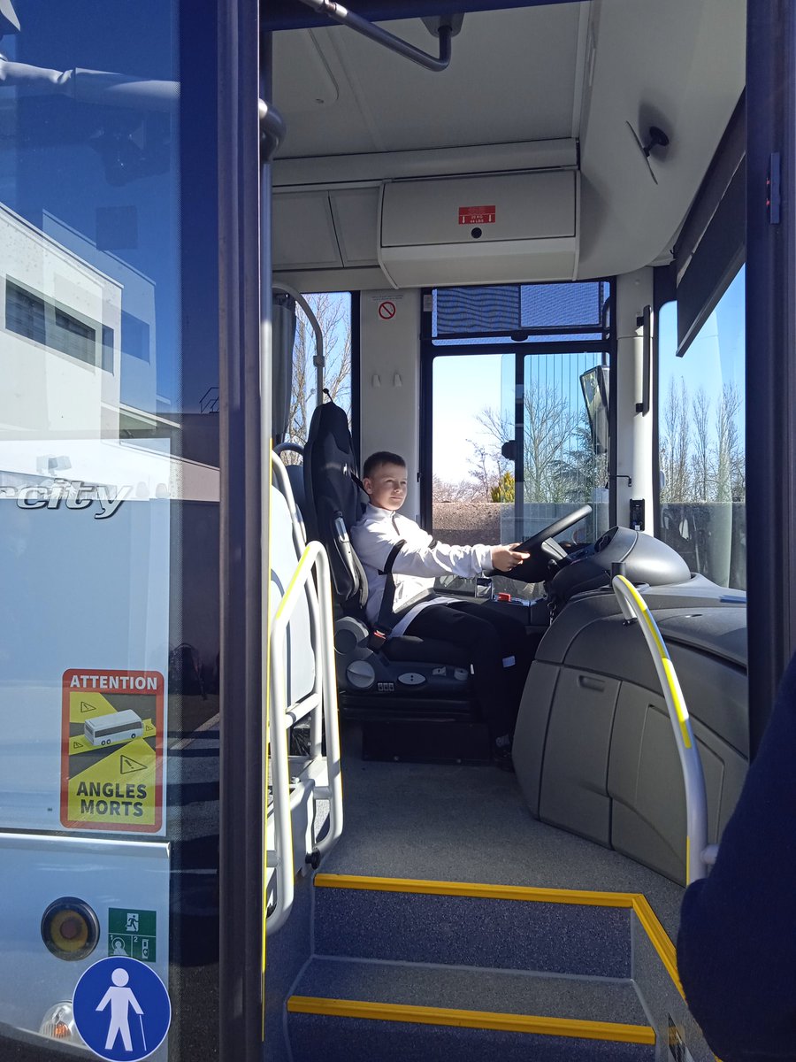 clg_Pasteur's tweet photo. Formation à la sécurité dans les transports scolaires par #ANATEEP ce matin pour les 6ème. Prendre conscience du danger c'est l'éviter ! @dsden32 @actoulouse @LeGers32 @PrefetOccitanie https://t.co/hN9JfVu2Ow