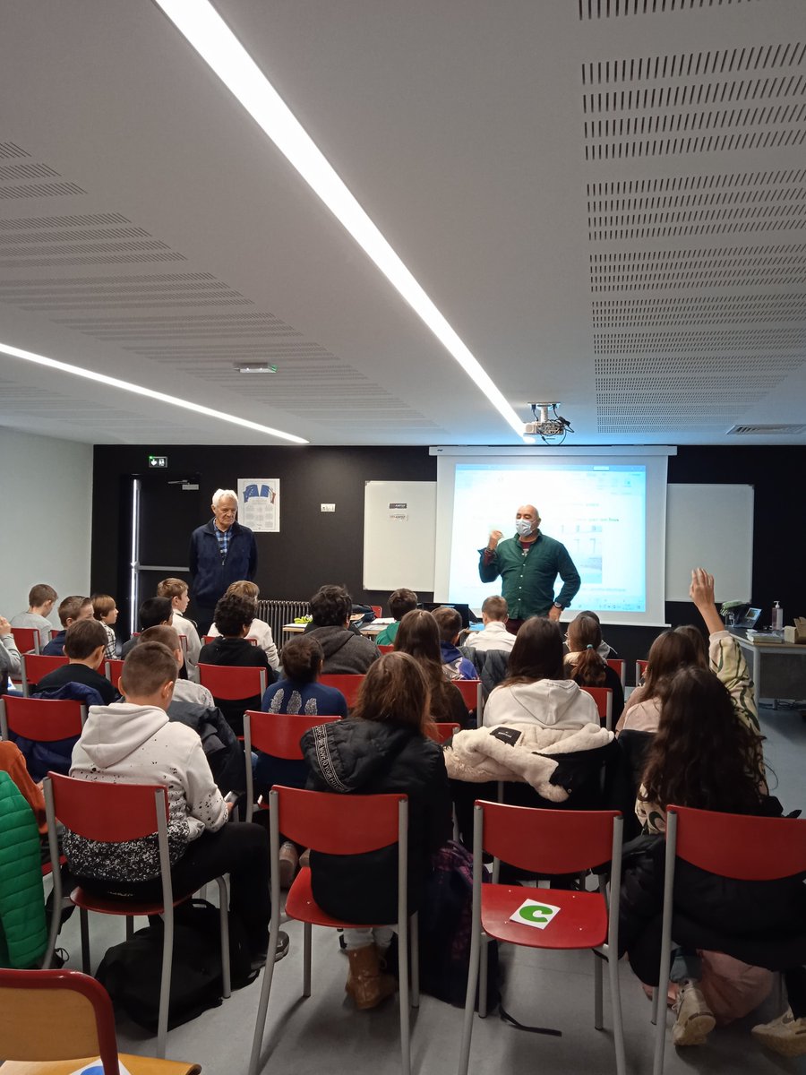 clg_Pasteur's tweet photo. Formation à la sécurité dans les transports scolaires par #ANATEEP ce matin pour les 6ème. Prendre conscience du danger c'est l'éviter ! @dsden32 @actoulouse @LeGers32 @PrefetOccitanie https://t.co/hN9JfVu2Ow