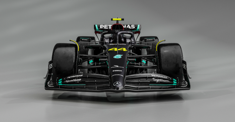 MonsterEnergyPL's tweet photo. Powrót do czerni 😳🔥 Nowy #W14 i @mercedesamgf1 wyglądają na gotowych na mistrzostwo!
@lewishamilton @GeorgeRussell63 @schumachermick
#MonsterEnergy #F1 #F1Racing #MercedesAMGF1 #AllInPerformance https://t.co/PqrWifmxam