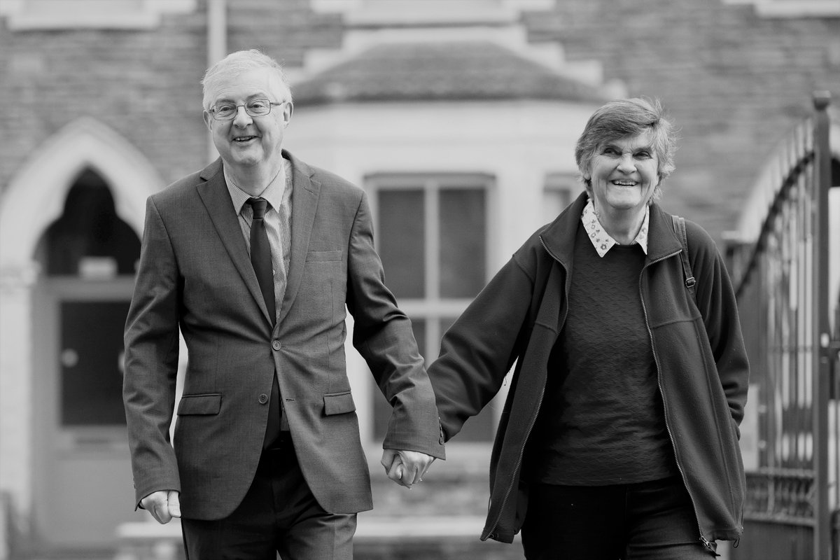 Mae’r wythnosau diwethaf wedi bod yn anodd, ond rydym yn ddiolchgar o bob neges o gydymdeimlad.

The past weeks have been incredibly difficult for our family, but I’m grateful for the many kind words of support we have received.

Diolch o galon i chi gyd.