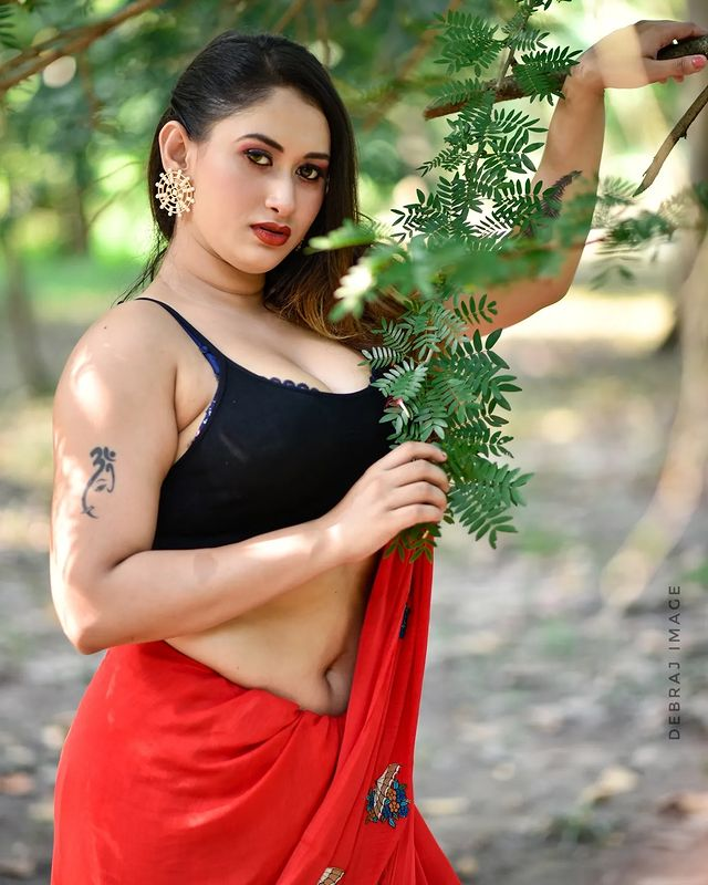 #bongololona_diva
 
#amarkolkata 

#sareephotography

#sareediva

#sareequeen

#sareepage

#hotsaree

#sareenavel

#shoutoutpages

#sexysaree

#bengaligirl

#sareehot

#sareeseduction

#hotsareenavel

#hotnessoverload

#sareeaddict

#bengaligirls

#takatak

#redsaree

#redsaree❤