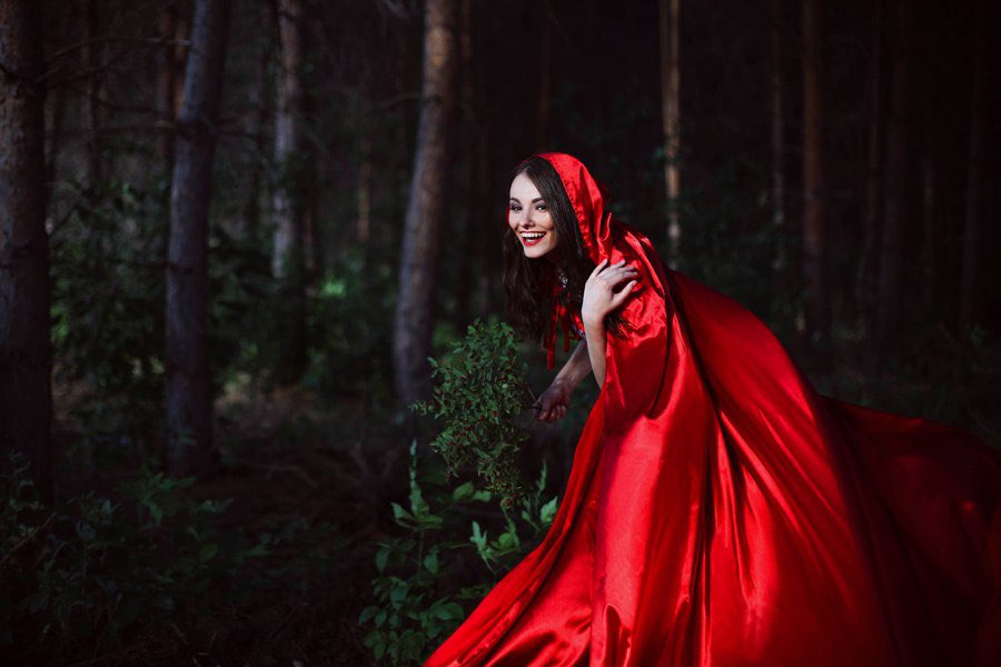 Good morning!❤️
Follow her into the woods if you're brave enough👀🐺

#nftphotography #KatoKrew