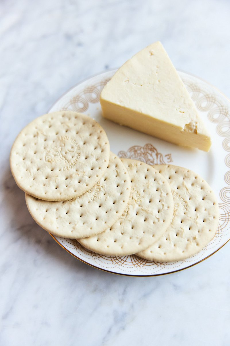 Bath Oliver biscuits have an illustrious history and a cult following. When production halted in 2020 and discontinuation seemed nigh, a band of enthusiasts campaigned for their survival. Their efforts bore biscuit, and the famous Bath Olivers are still with us today.🧵