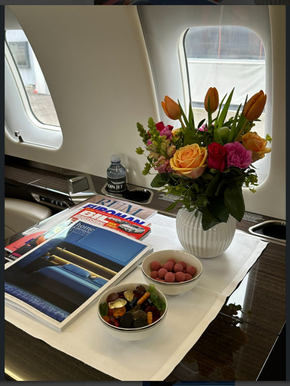 DSIGNIO_COM's tweet image. Dodó, the #bed we designed for @mobenia , flies by private jet on the cover of Home &amp;amp; Lifestyle Magazine.