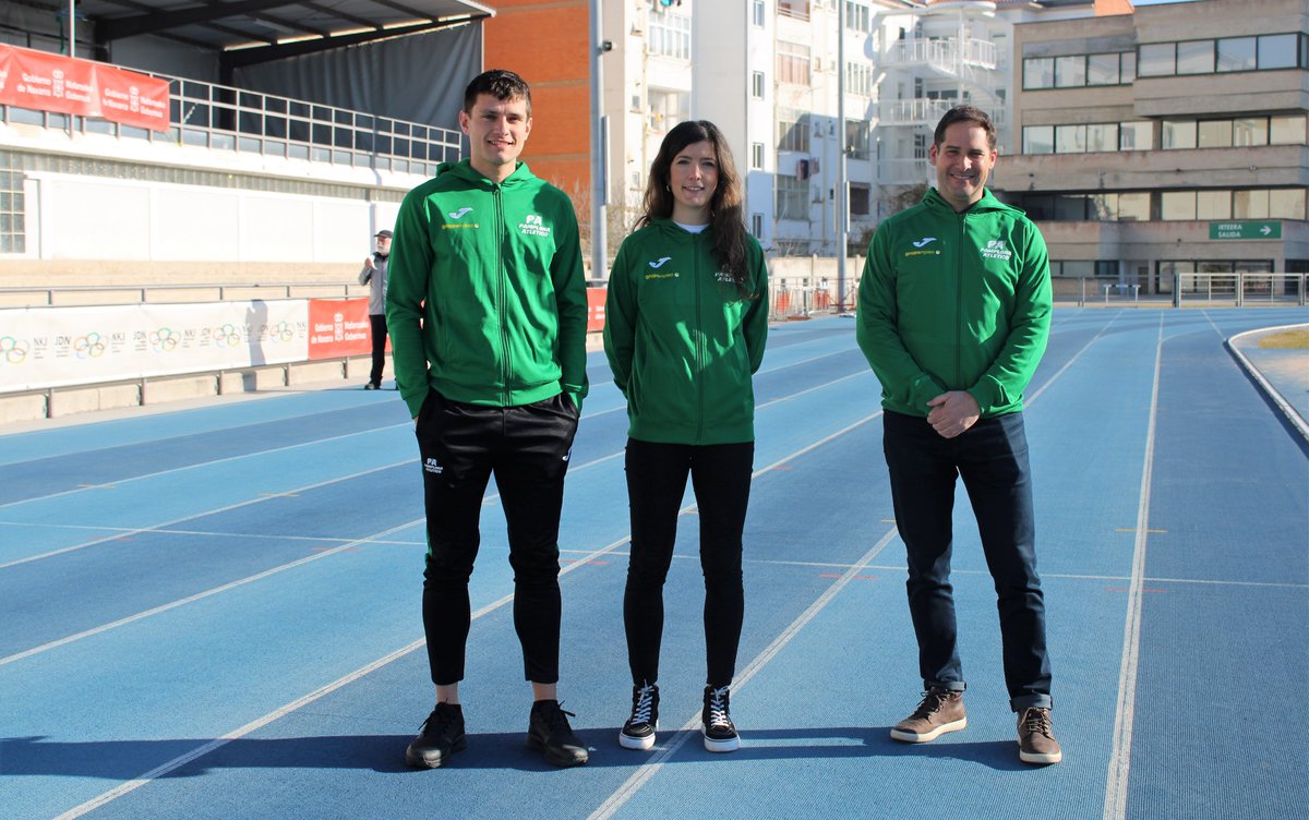 PamplonaAt's tweet photo. 📸 FOTOS I  ¡Camino del #CEAbsolutoPC a Madrid! 

Con @pebranchi, @izasturrillas e @IkeerAlfonso atendiendo a 🎙️📺📲📻🗞️

#SoñemosSinLímites 💛💚

📷 @AsierCotelo https://t.co/MLfdi8Duvz