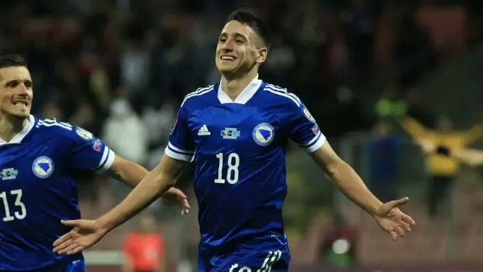 igrajlopte's tweet photo. Luka Menalo doživio je lakši potres mozga na zadnjoj utakmici Kupa Hrvatske protiv ekipe #RNKSplit. Sa njim bi trebalo biti sve u redu, tako da kvalifikacijske utakmice narednog mjeseca ne bi trebale biti upitne. ⚠️ @Jutarnji #BIH https://t.co/Zx6sT2HLla