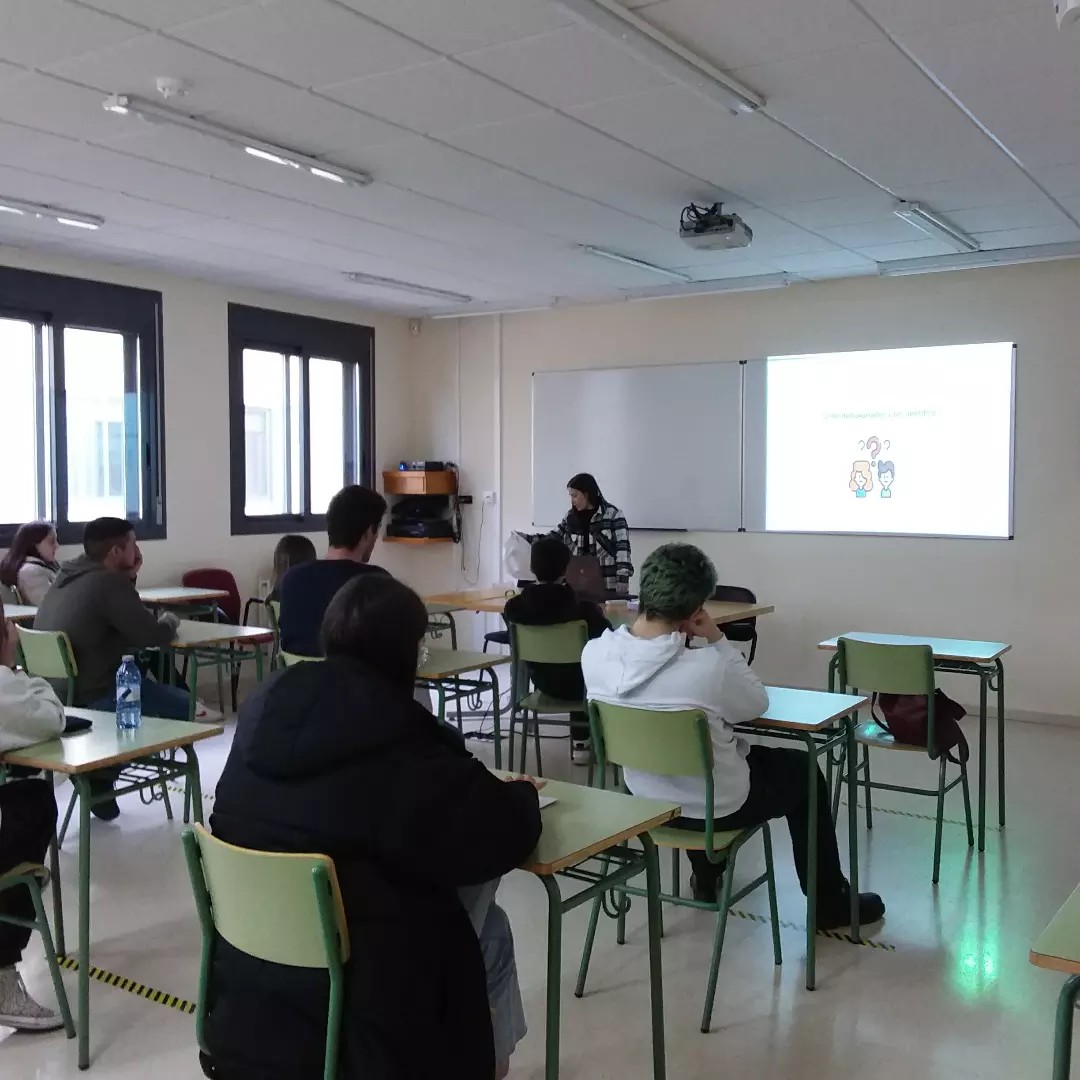 LIDSA_usc's tweet photo. Onte a nosa investigadora @Lauu_ru_21  acudiu ao seu antigo instituto, IES Marco do Camballón, para participar nunha actividade para conmemorar o Día Internacional da Muller e a Nena na Ciencia (11 de Febreiro). 👩‍🔬⚗
#díadamullereanenanaciencia #lidsa_usc @cretus_usc 
👇👇 https://t.co/iQRJk0IFX5