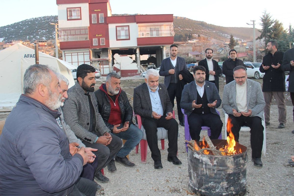 Referans_Medya's tweet photo. Yapıcıoğlu depremin vurduğu Sakçagözü’nü ziyaret etti
https://t.co/eFOZa3Uz4S https://t.co/ILzAivnm0m