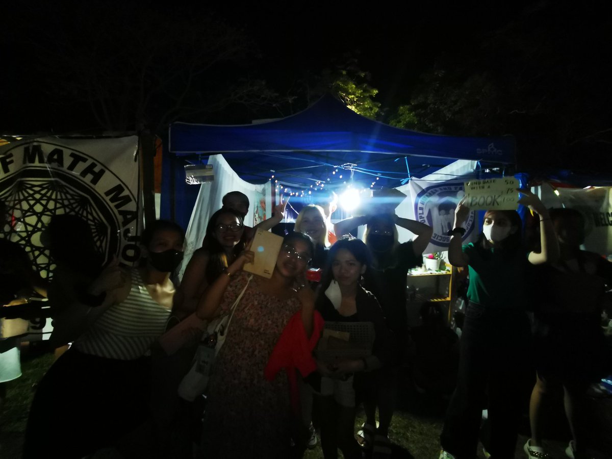 The_ElbiFiles's tweet photo. Shameless plug:

Wheel of chances kayo dyan! Daan na sa booth ng @upfdsoc ! https://t.co/secZp3mUA0